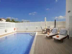 Villa Blue Phoenix